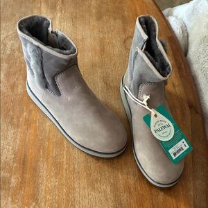 Olukai Pa’ina Hulu Boot, color fog. Size 8.5